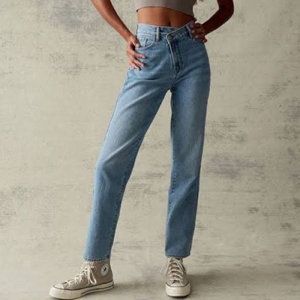 A&F Diagonal Zip High Rise Dad Jean